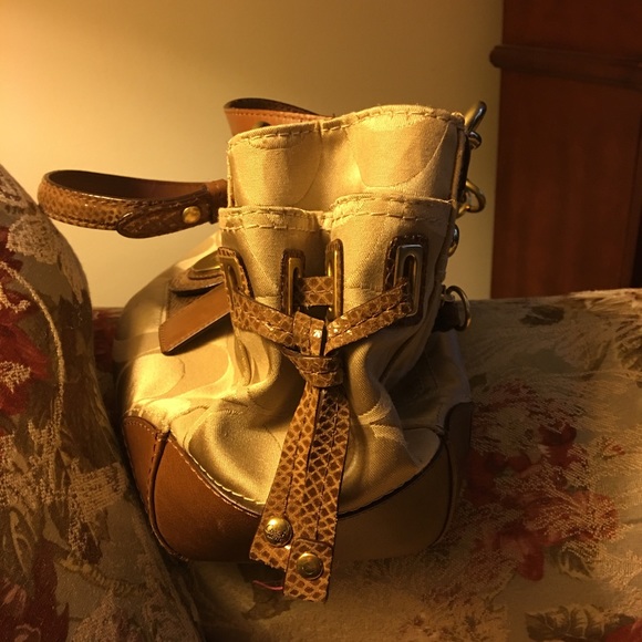 Coach Handbag - Picture 3 of 8